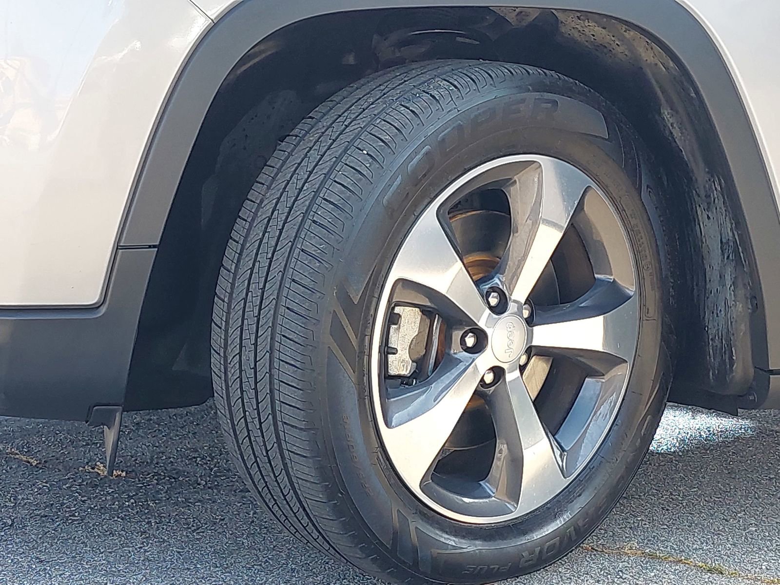 Used 2019 Jeep Cherokee Limited FWD image 31