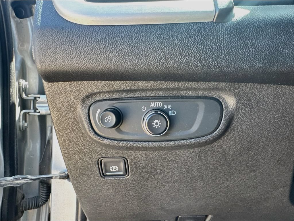 Used 2020 GMC Terrain SLE FWD image 19