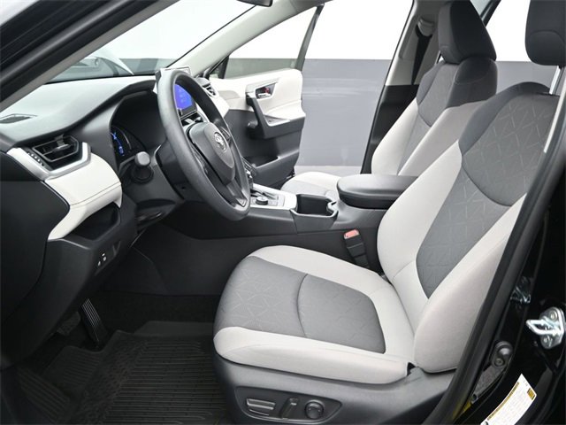Used 2025 Toyota RAV4 XLE image 11