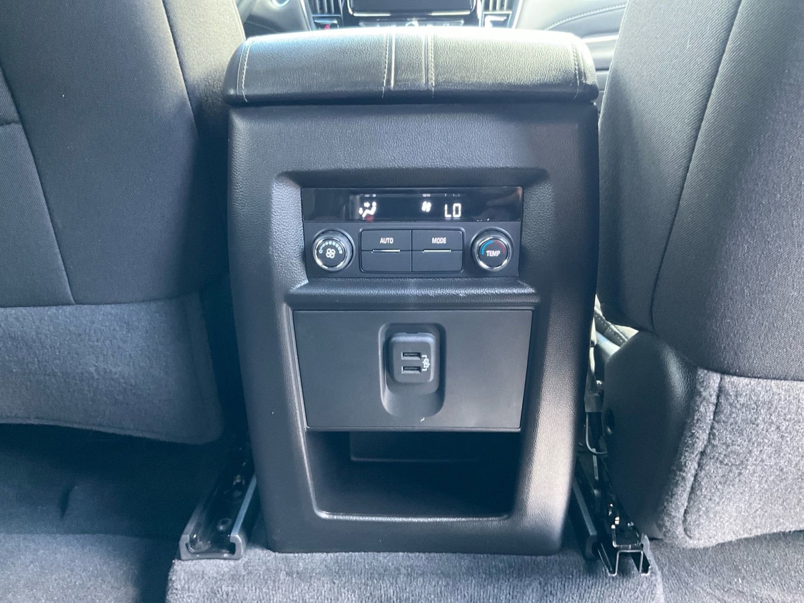 Used 2023 Chevrolet Traverse LT FWD image 30