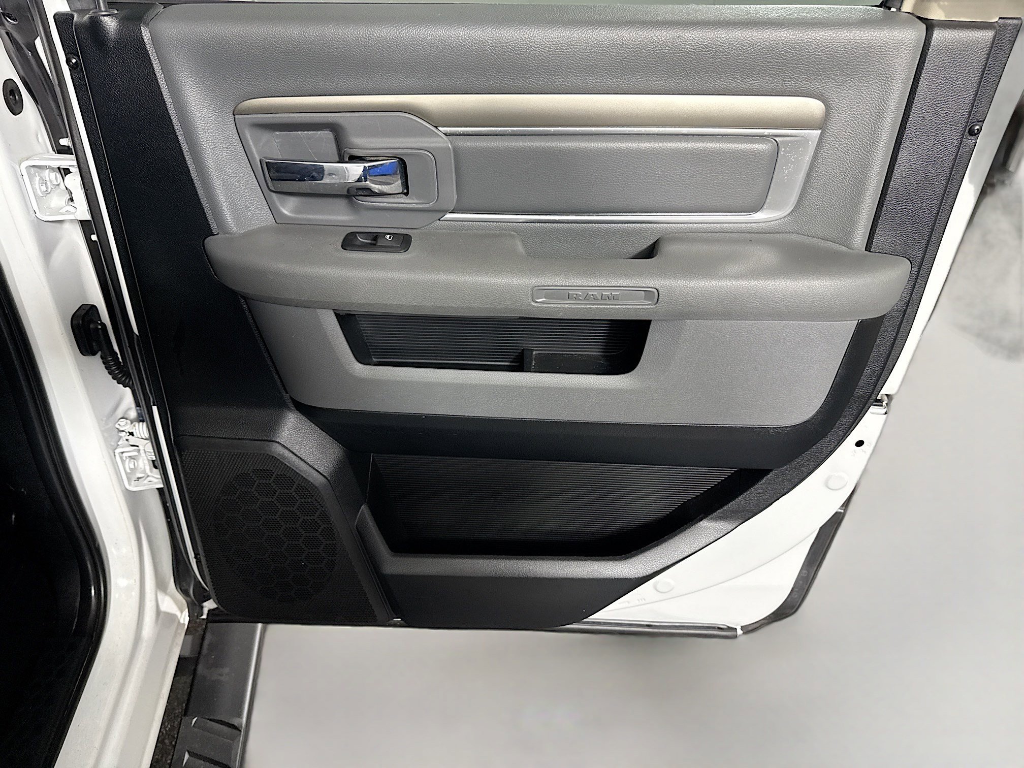 Used 2017 RAM 1500 Classic SLT AWD/4WD image 26