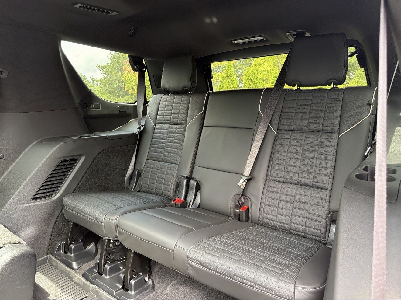 Used 2025 Cadillac Escalade V w/ LPO, ONYX Package AWD/4WD image 9