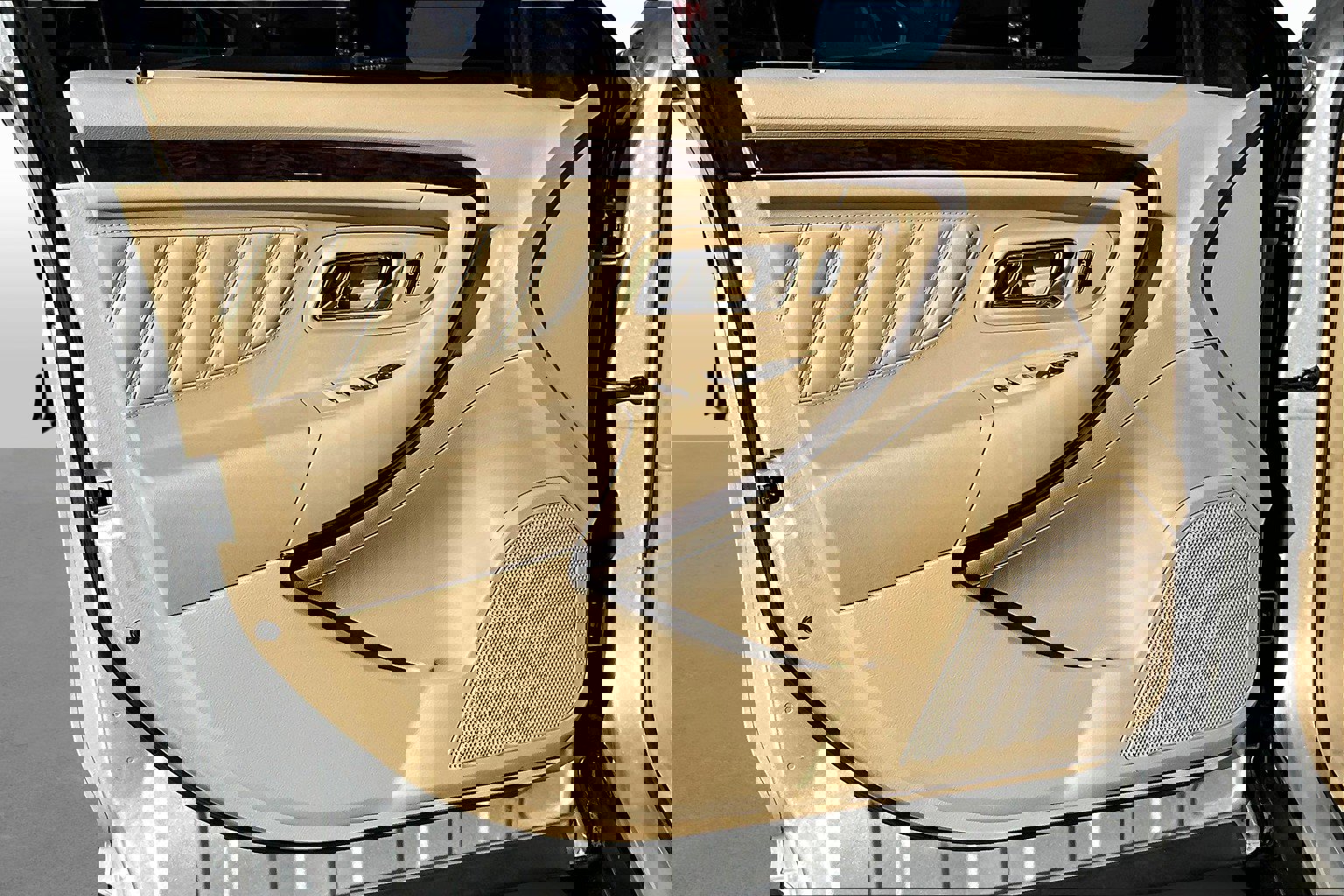 Used 2017 Ford Taurus Limited image 16