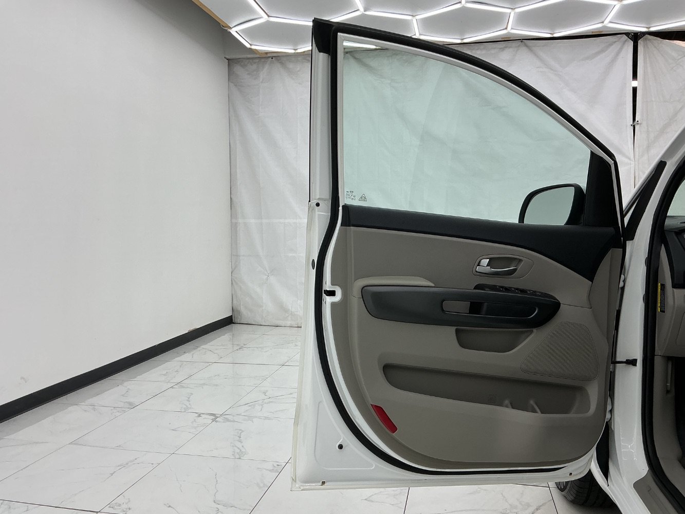 Used 2020 Kia Sedona L FWD image 18