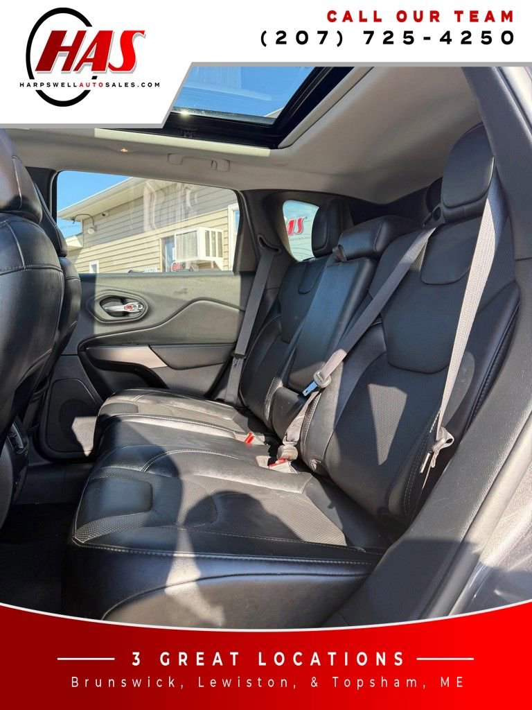 Used 2022 Jeep Cherokee Latitude Lux w/ Sun & Sound Group AWD/4WD image 11