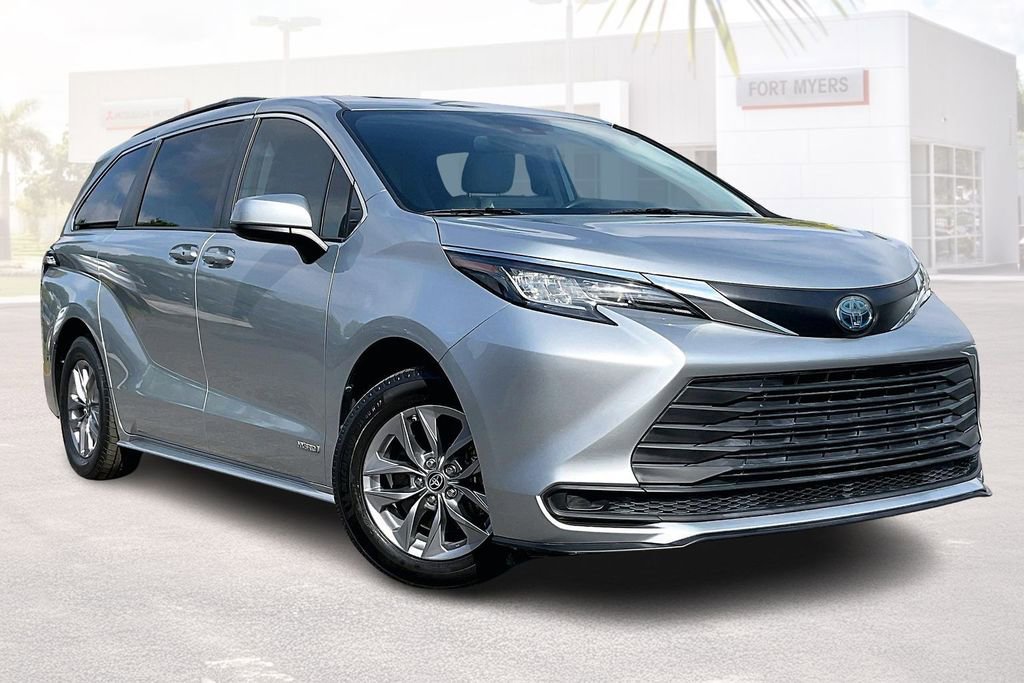 Used 2021 Toyota Sienna LE w/ LE Plus Package