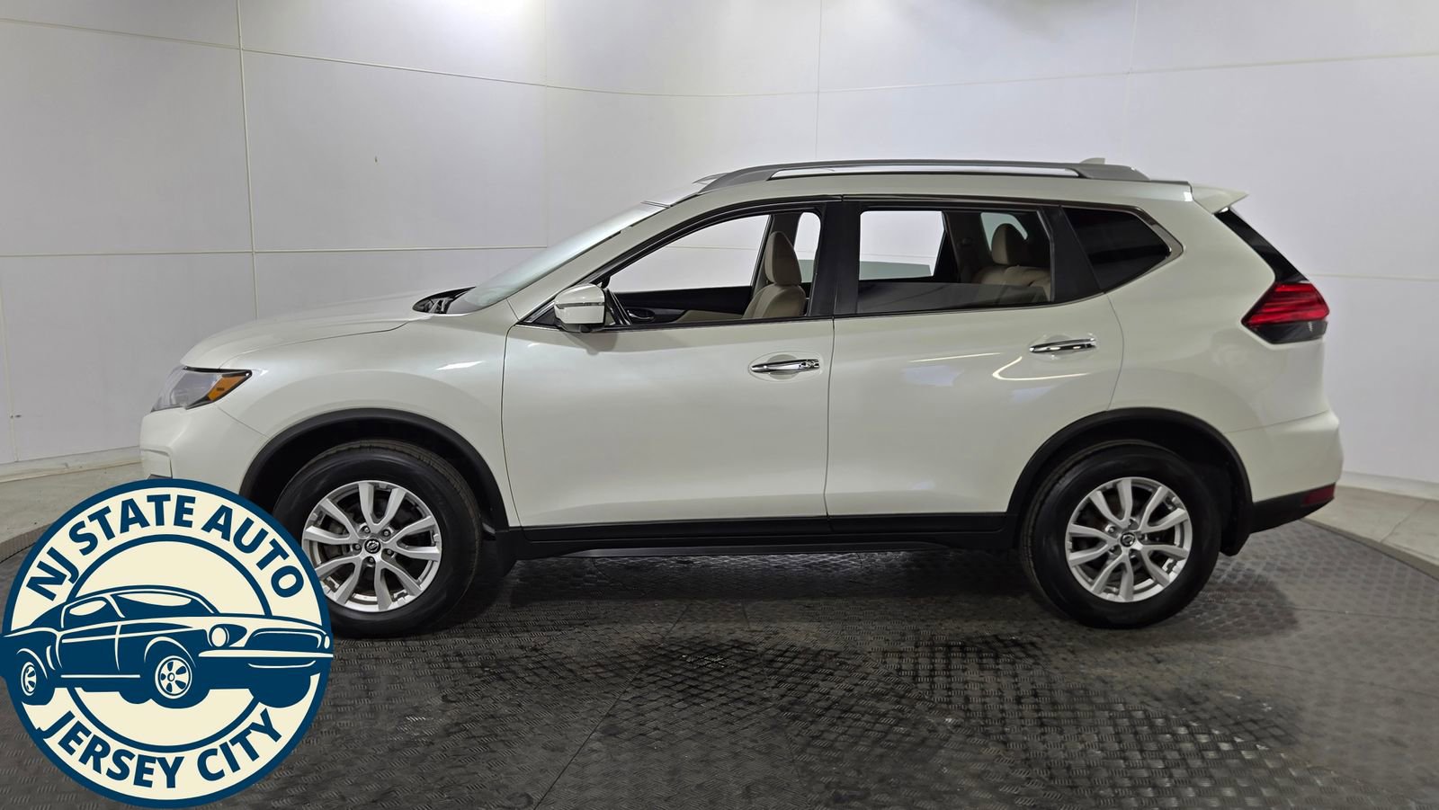 Used 2017 Nissan Rogue SV AWD/4WD image 4
