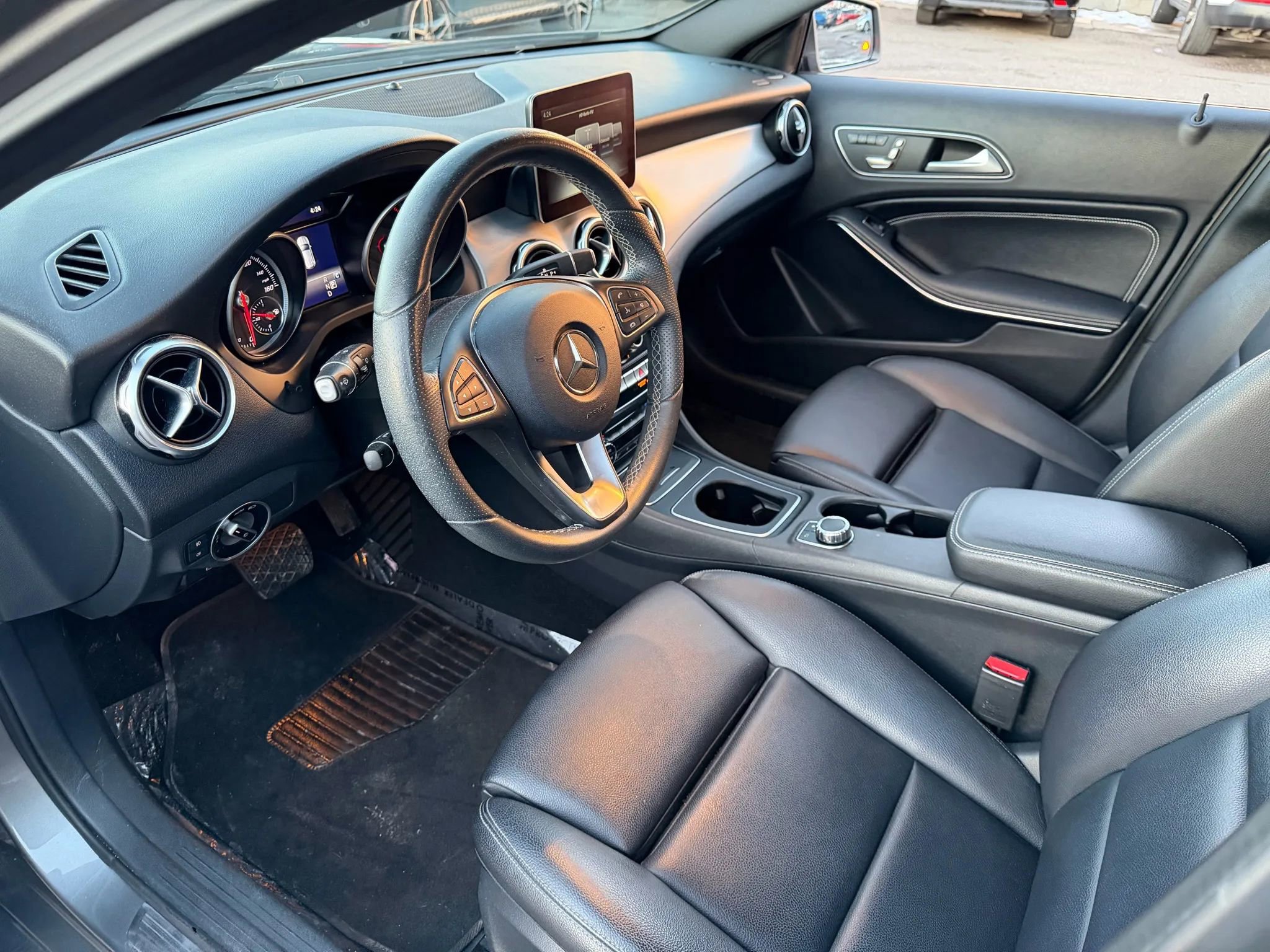 Used 2018 Mercedes-Benz GLA 250 4MATIC image 42