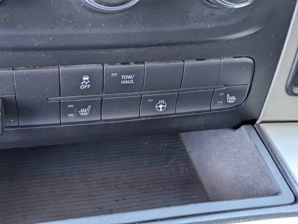 Used 2017 RAM 1500 Classic SLT AWD/4WD image 19