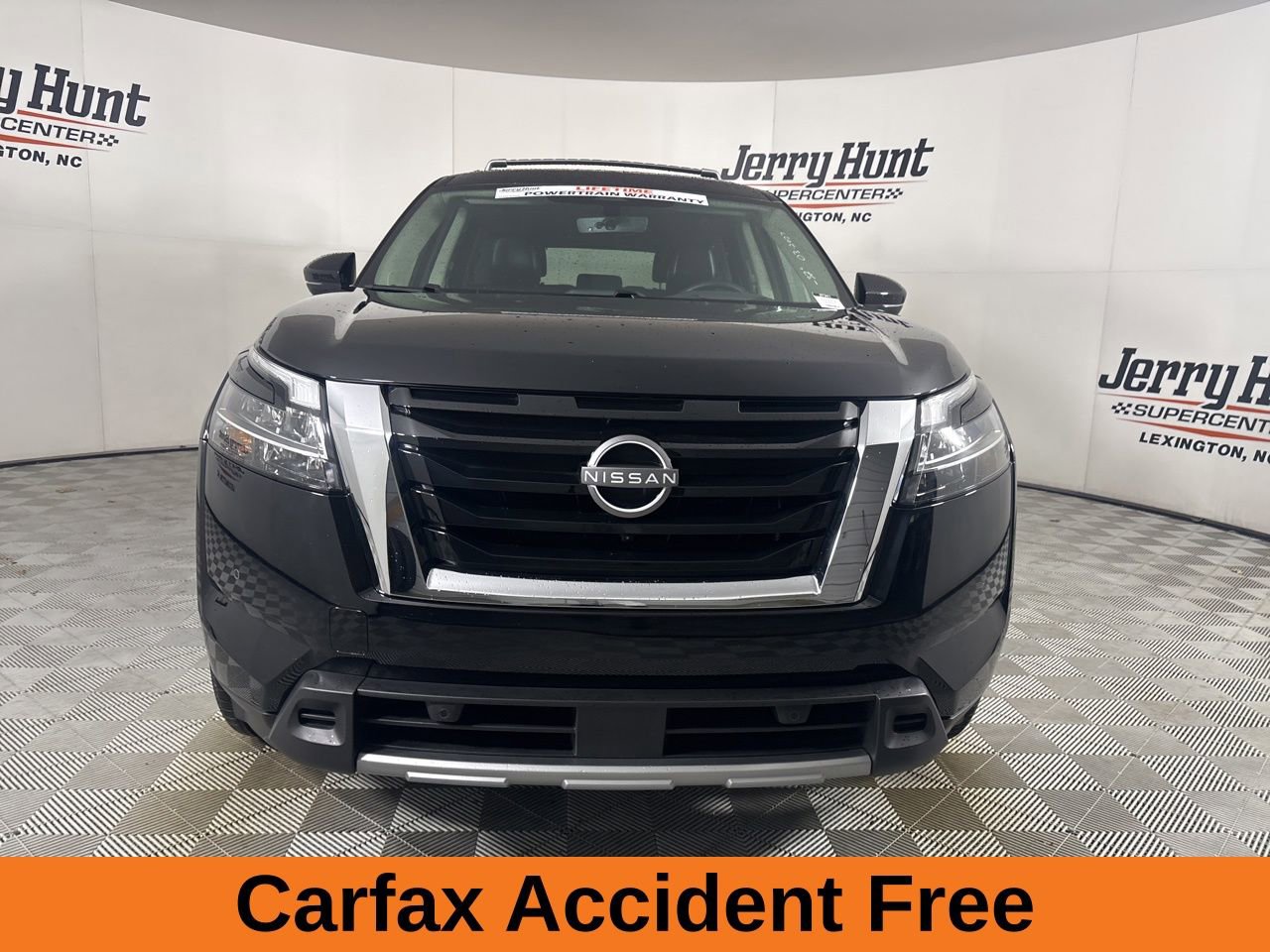 Used 2024 Nissan Pathfinder Platinum w/ Cargo Package image 3