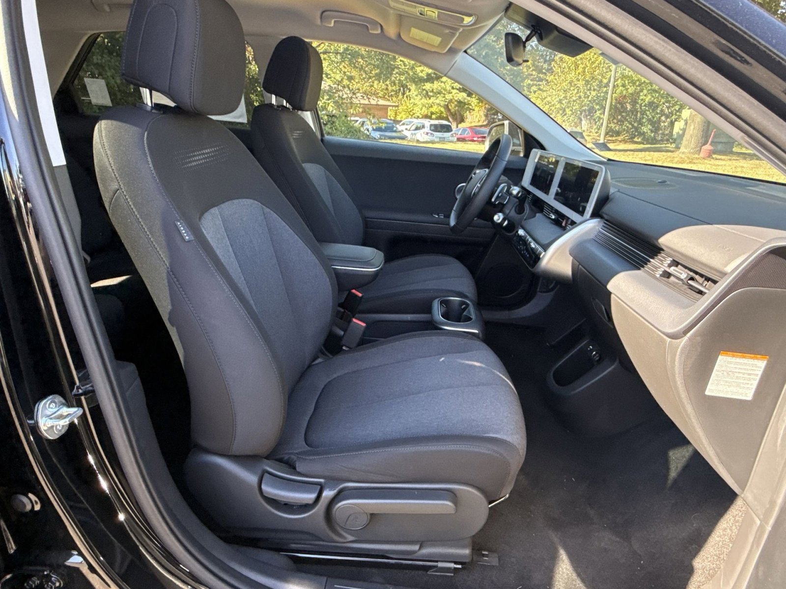 New 2024 Hyundai Ioniq 5 SE image 25