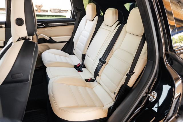 Used 2016 Porsche Cayenne Turbo AWD/4WD image 70