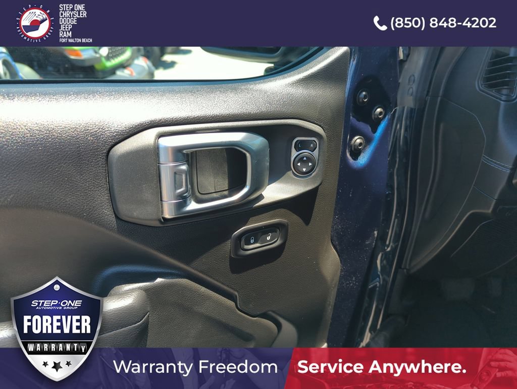 Used 2025 Jeep Wrangler Unlimited Rubicon w/ Convenience Group AWD/4WD image 18