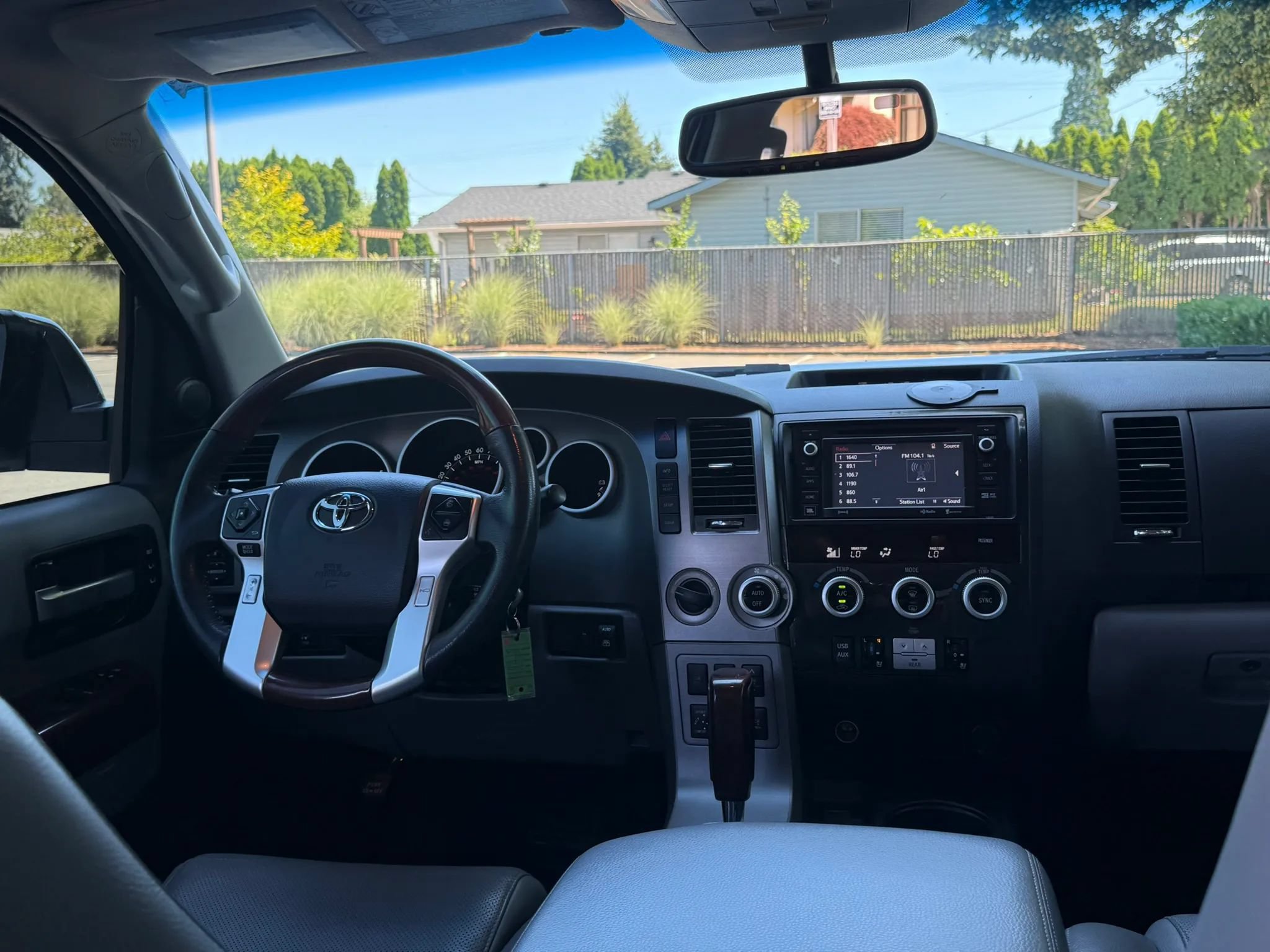 Used 2017 Toyota Sequoia Platinum AWD/4WD image 3