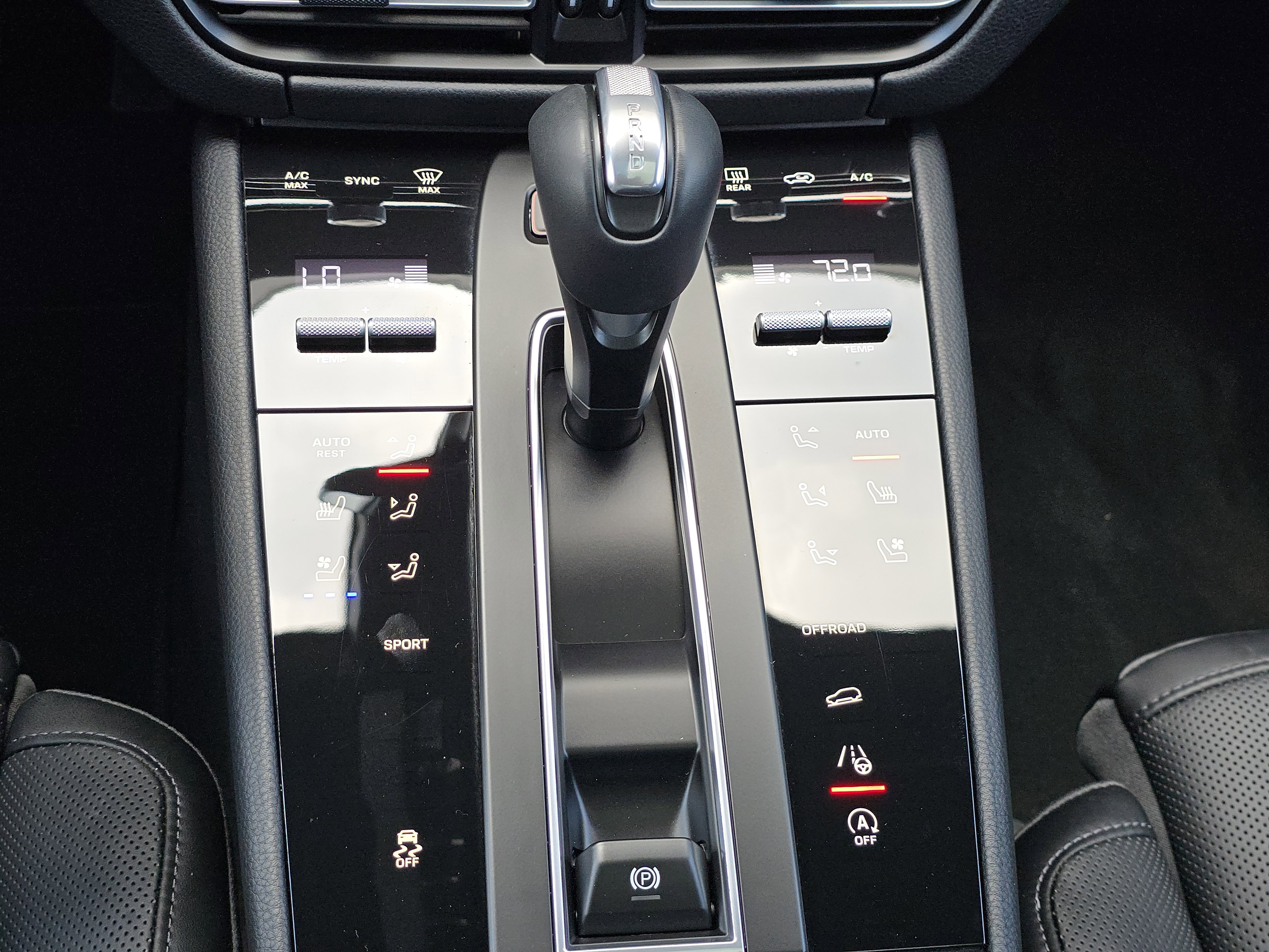 Certified 2025 Porsche Macan image 26