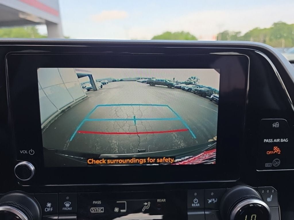 Used 2023 Toyota Highlander XLE AWD/4WD image 24