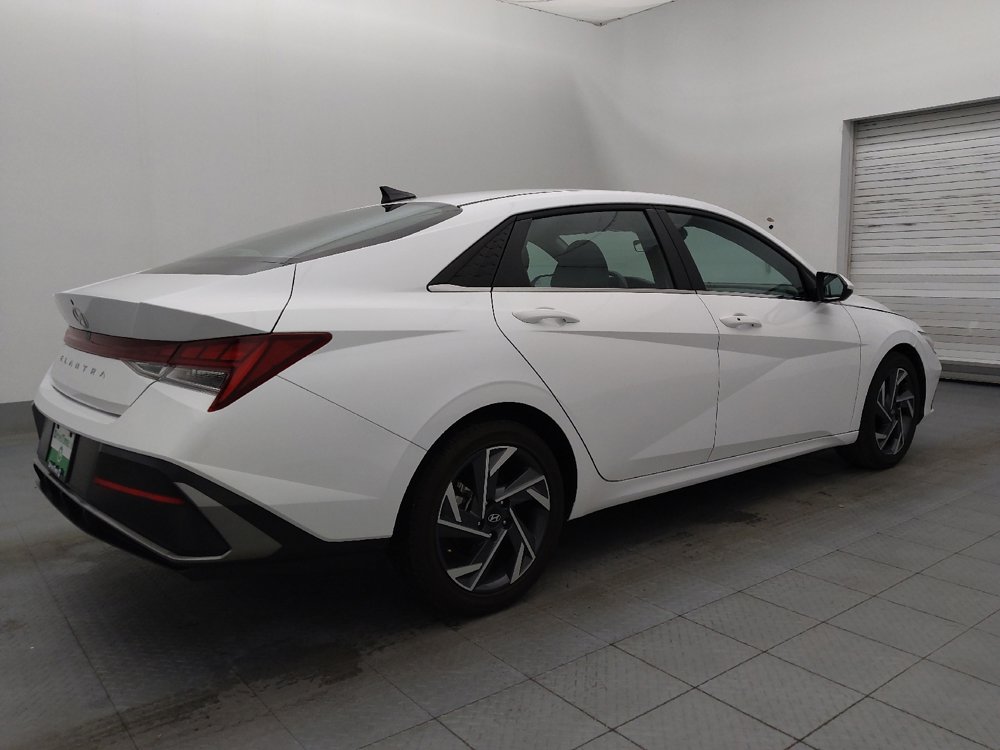 Used 2025 Hyundai Elantra SEL image 10