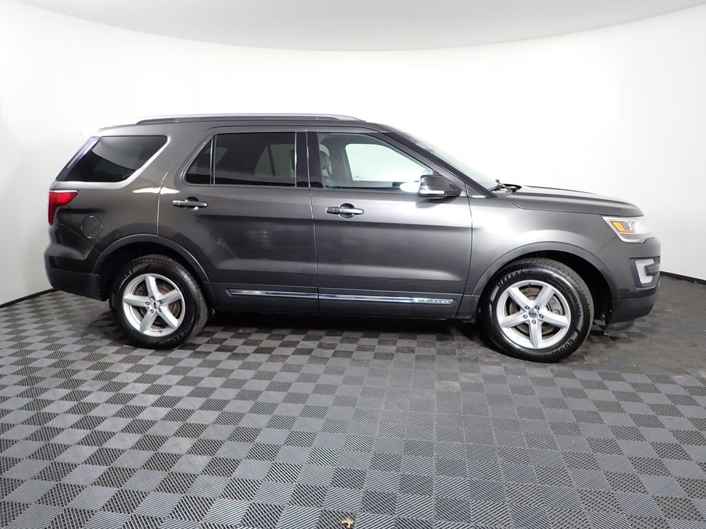 Used 2017 Ford Explorer XLT w/ Equipment Group 202A image 23