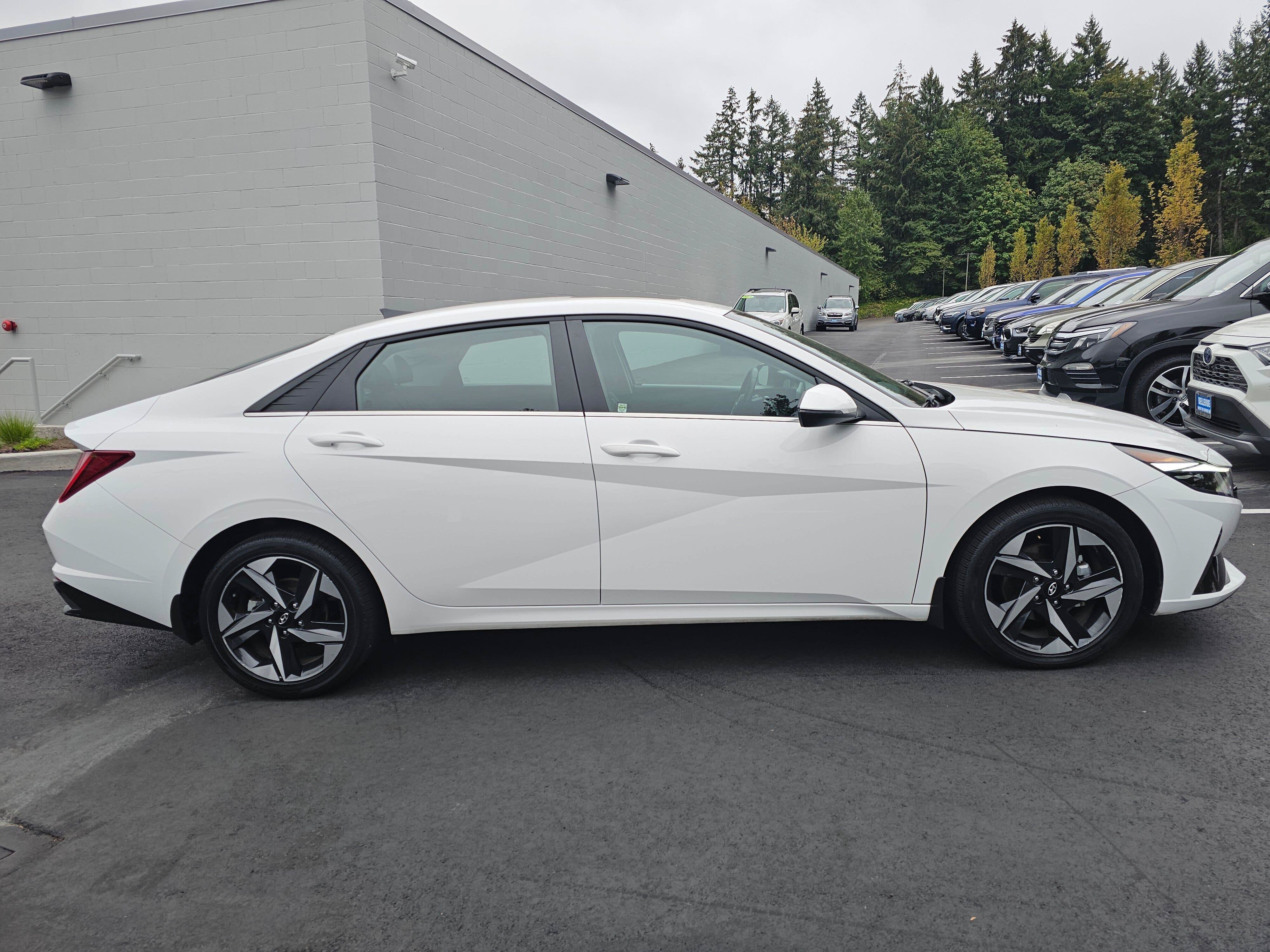 Used 2023 Hyundai Elantra Limited w/ Cargo Package FWD image 8