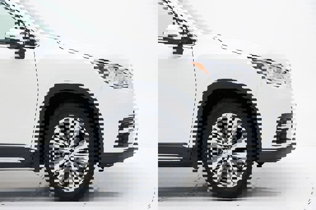 Used 2022 Subaru Ascent Limited w/ Technology Package image 3