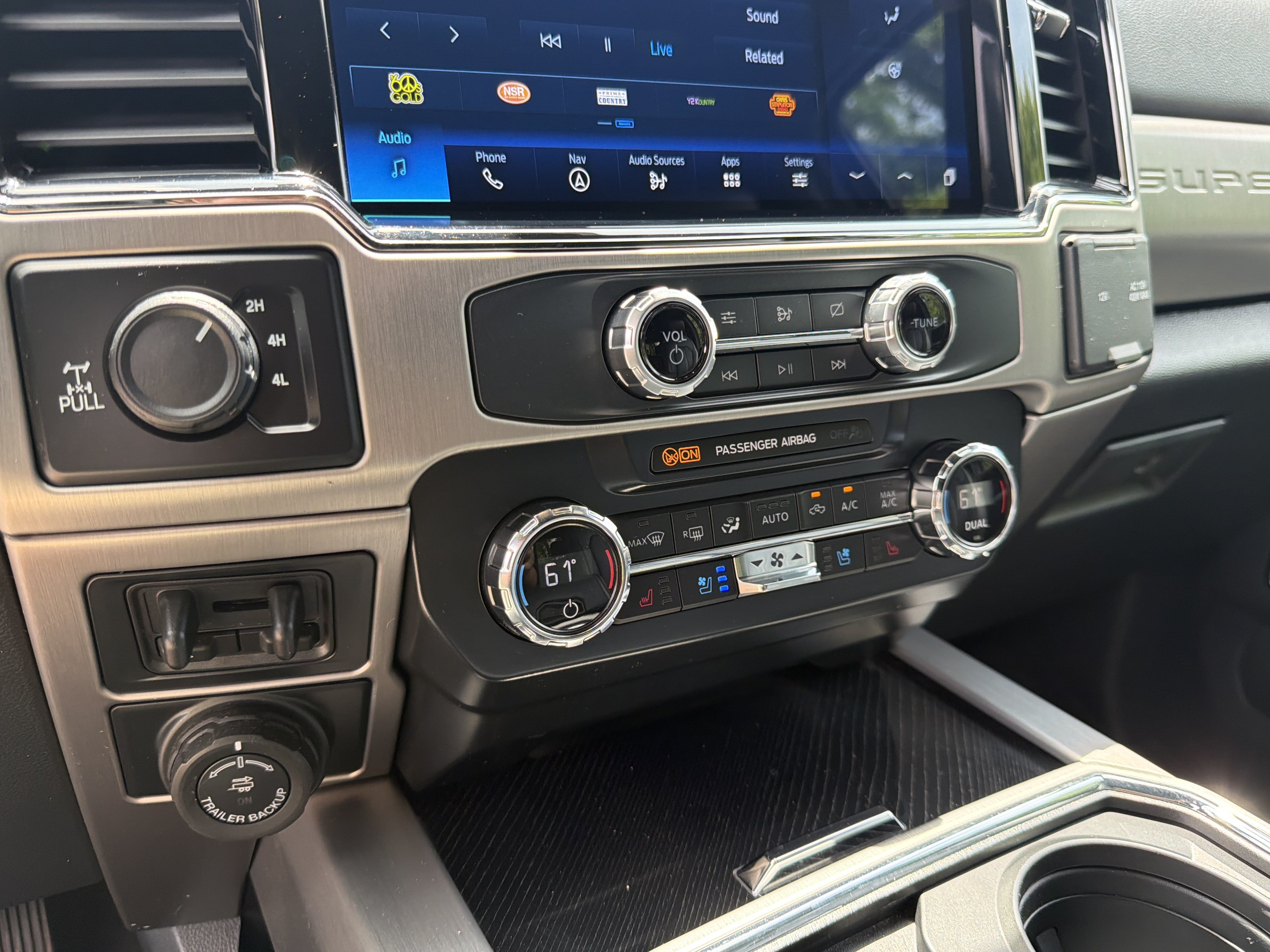 Used 2022 Ford F350 Platinum w/ Tremor Off-Road Package AWD/4WD image 26