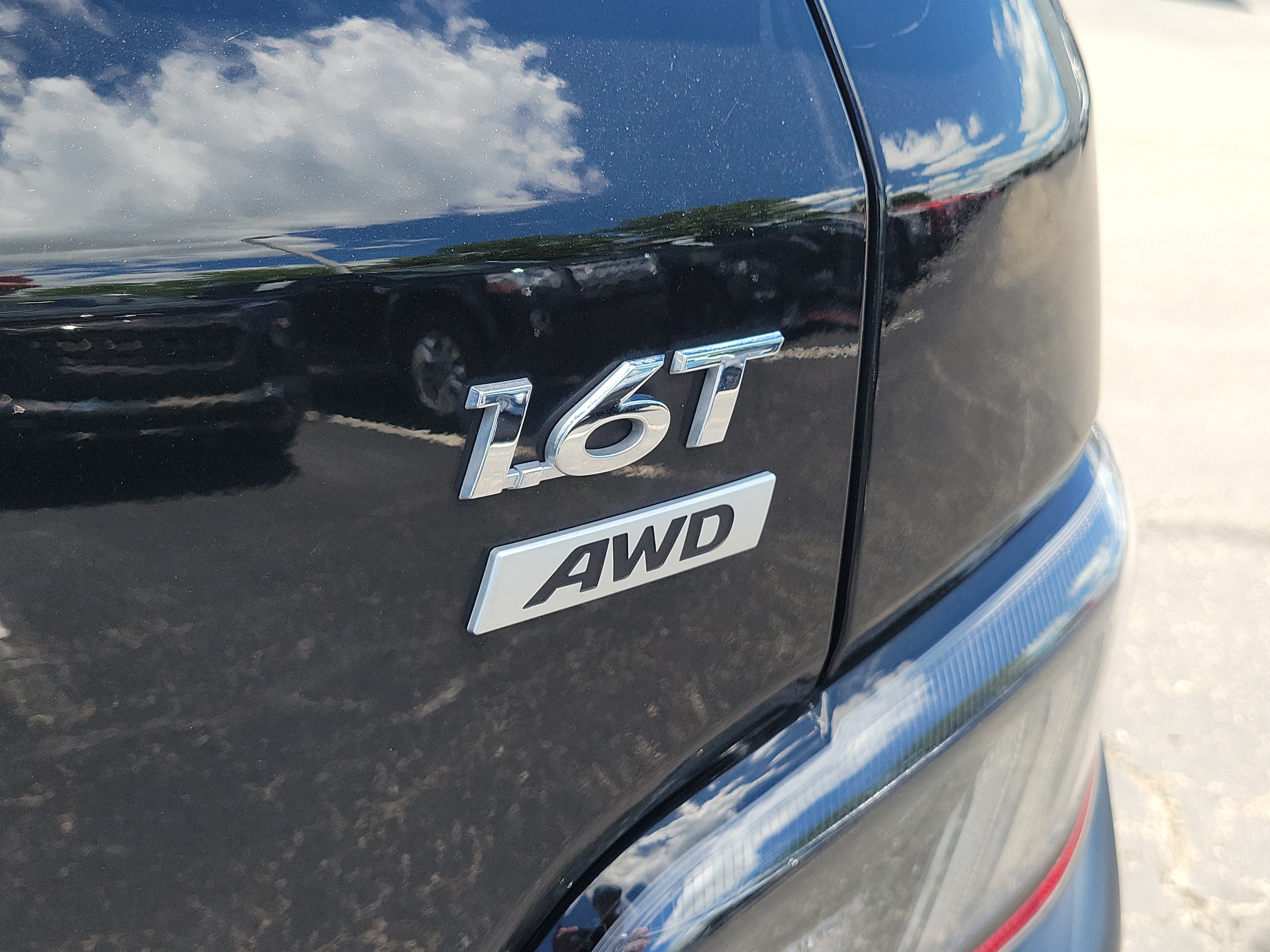 Used 2022 Hyundai Kona Limited AWD/4WD image 6