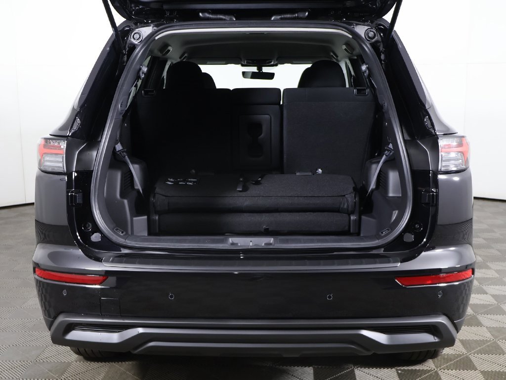 New 2026 Mitsubishi Outlander ES image 18