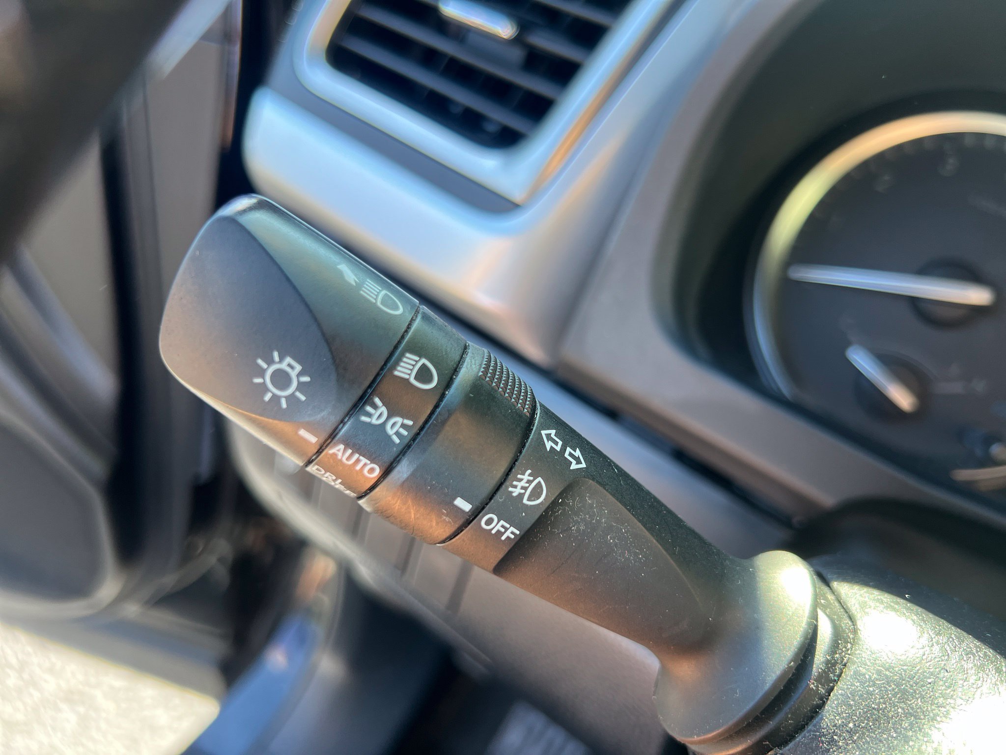 Used 2019 Toyota Highlander XLE AWD/4WD image 23