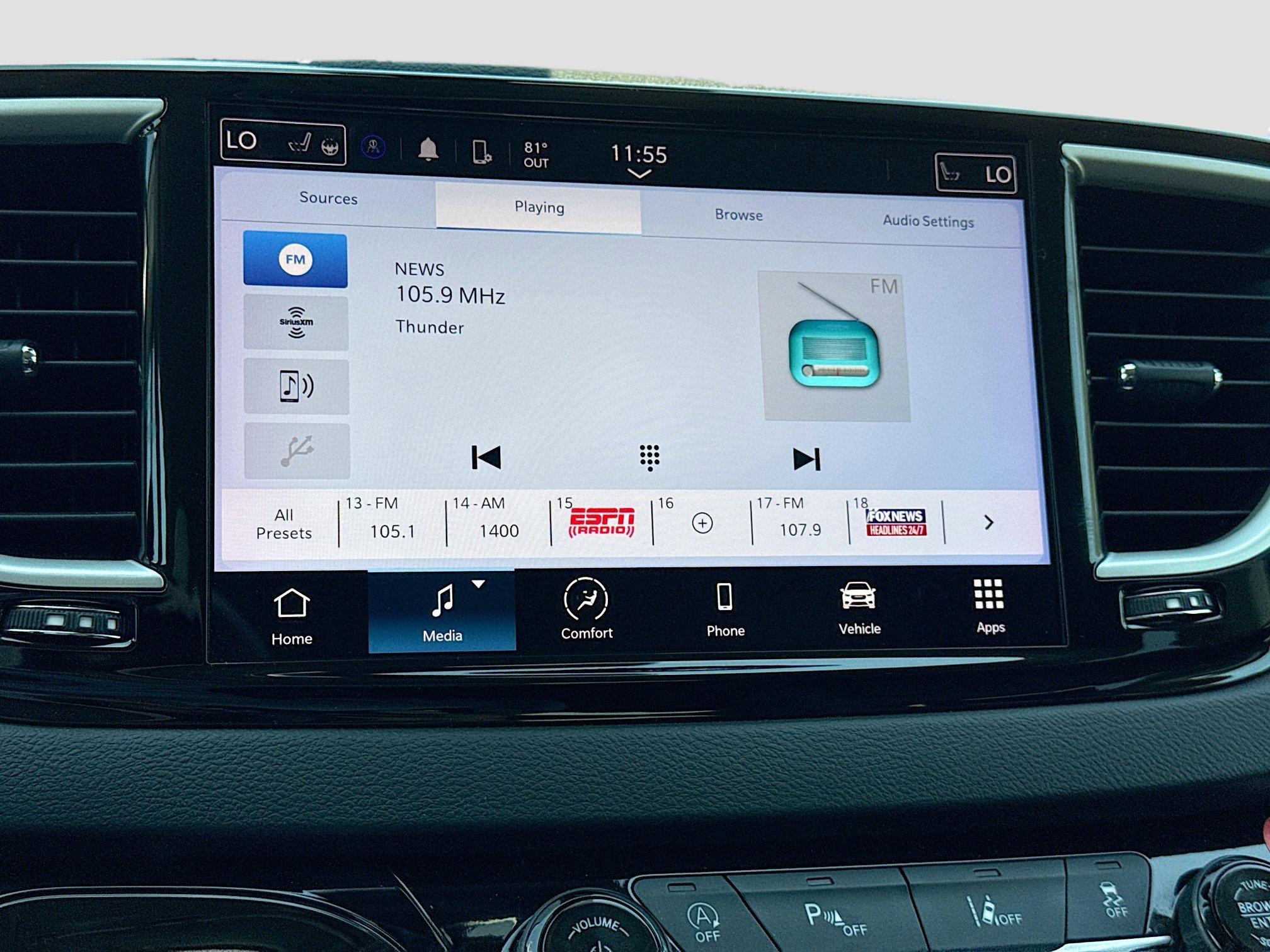 Used 2024 Chrysler Pacifica Touring-L FWD image 31