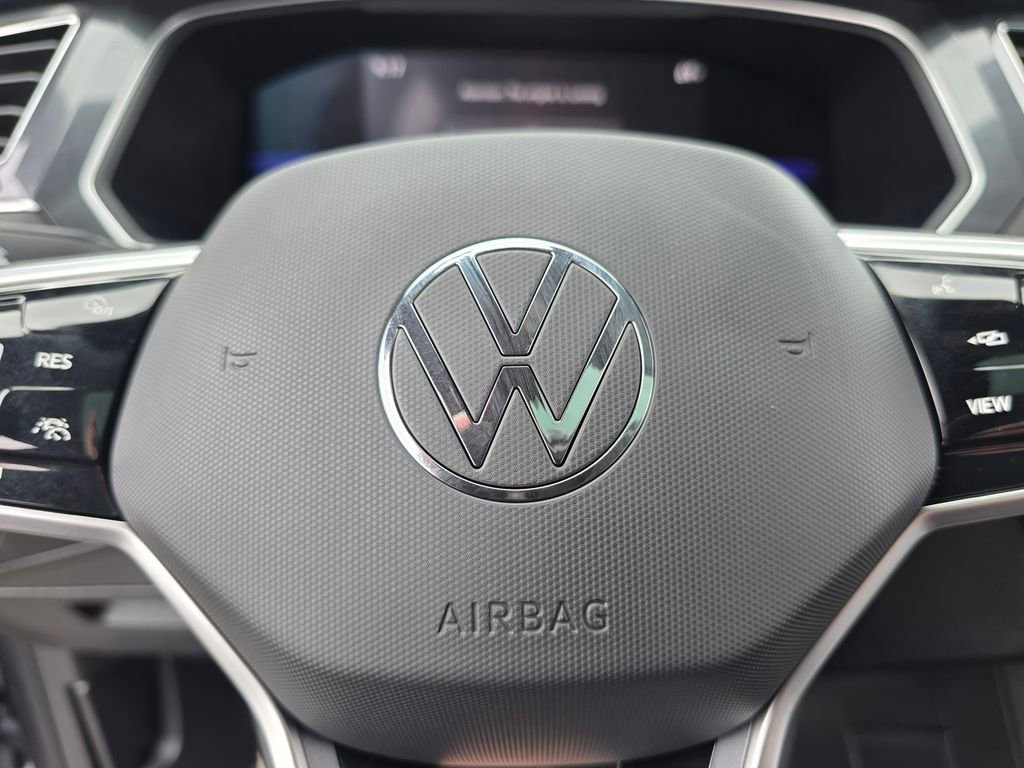 Used 2023 Volkswagen Tiguan SE R-Line image 26