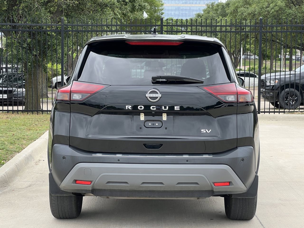 Used 2023 Nissan Rogue SV FWD image 4