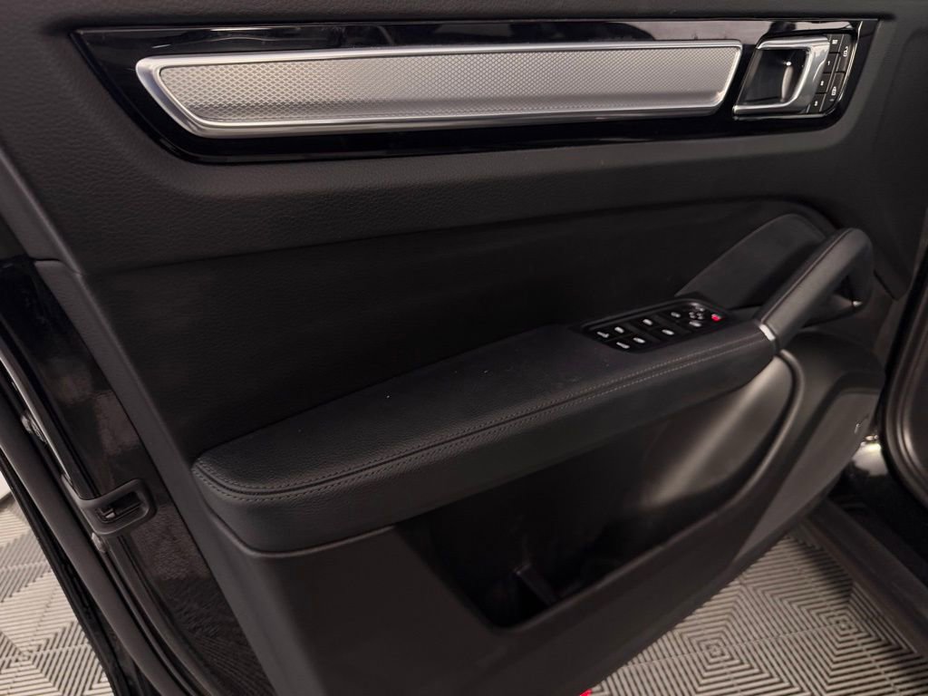Used 2023 Porsche Cayenne S image 27
