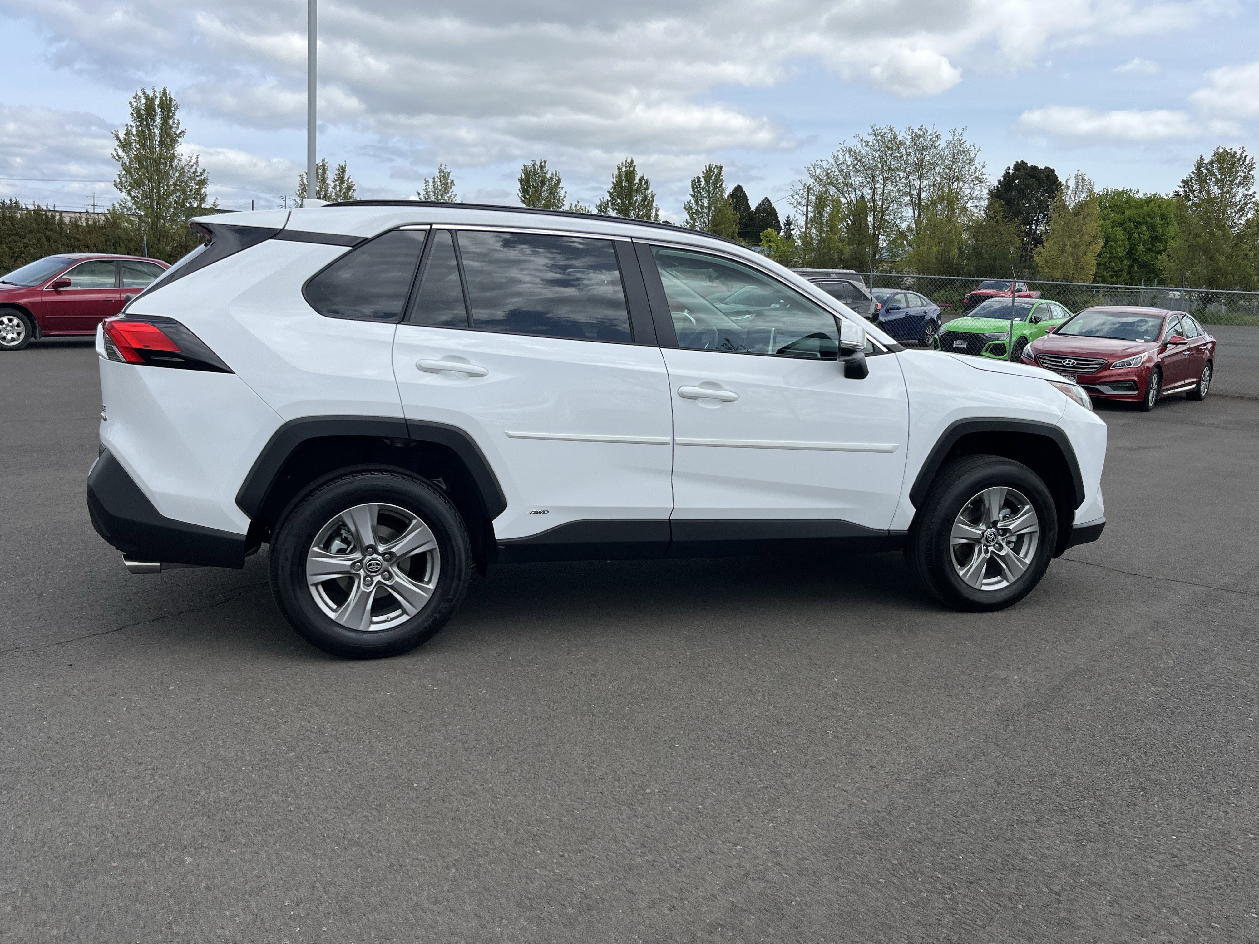 Used 2024 Toyota RAV4 LE AWD/4WD image 12