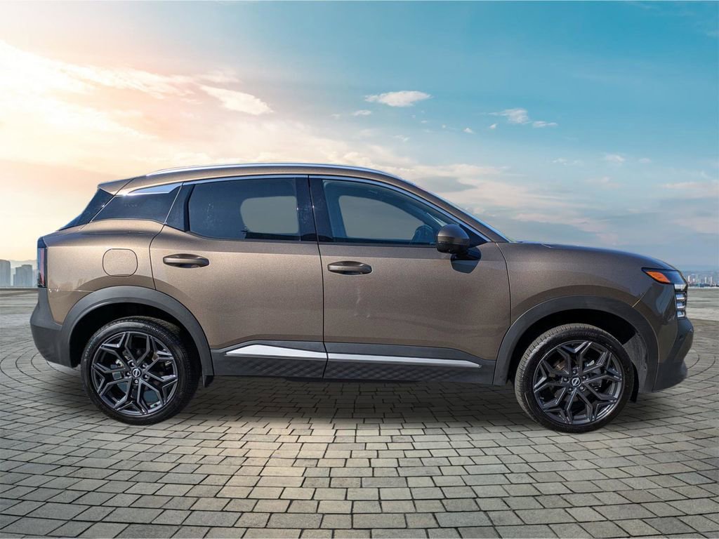 Certified 2025 Nissan Kicks SR FWD image 4