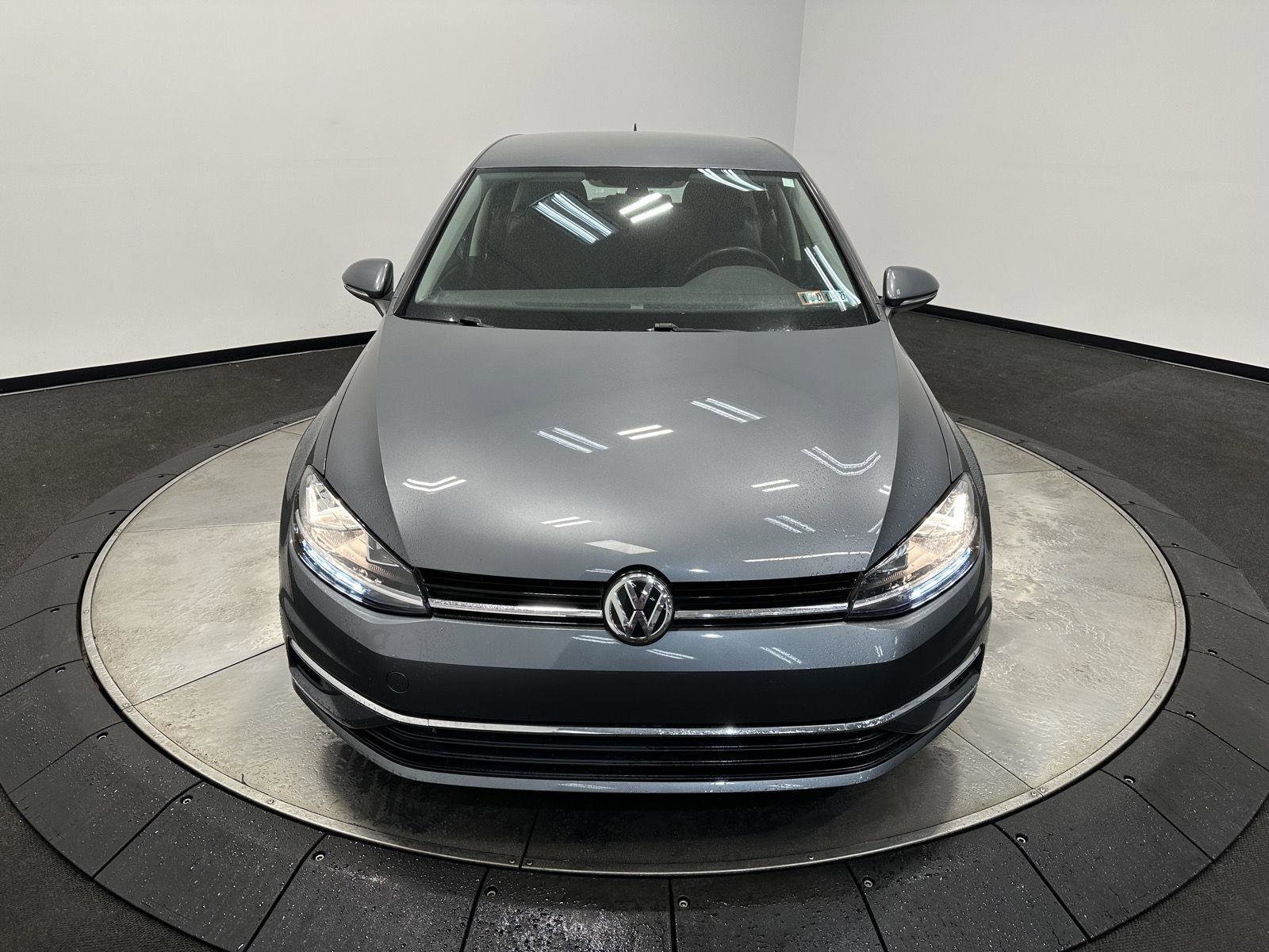 Used 2019 Volkswagen Golf S image 2