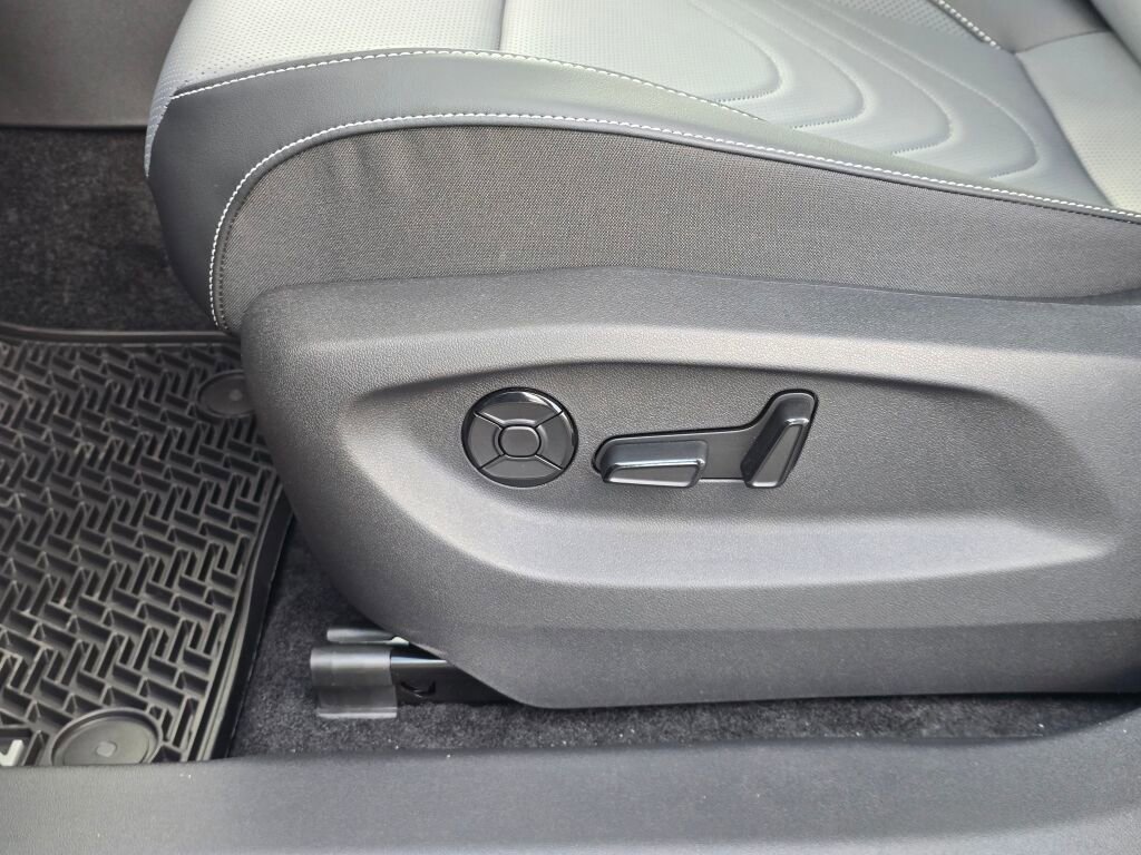 New 2026 Volkswagen Tiguan SE image 22