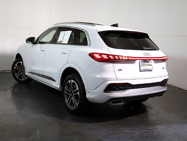 Used 2025 Audi Q5 Premium w/ Convenience Package AWD/4WD image 2
