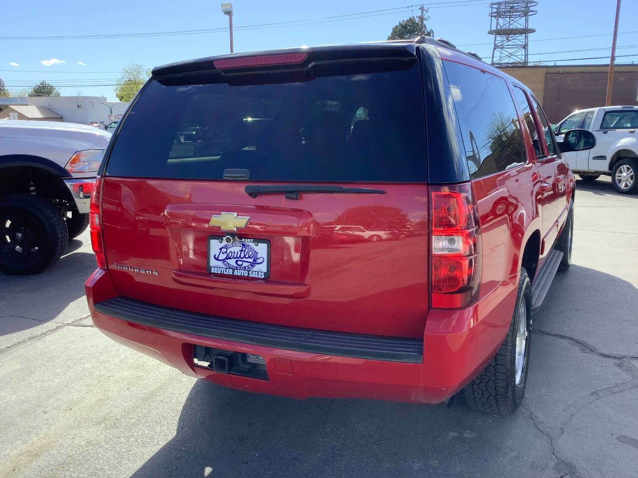 Used 2013 Chevrolet Suburban LS image 12