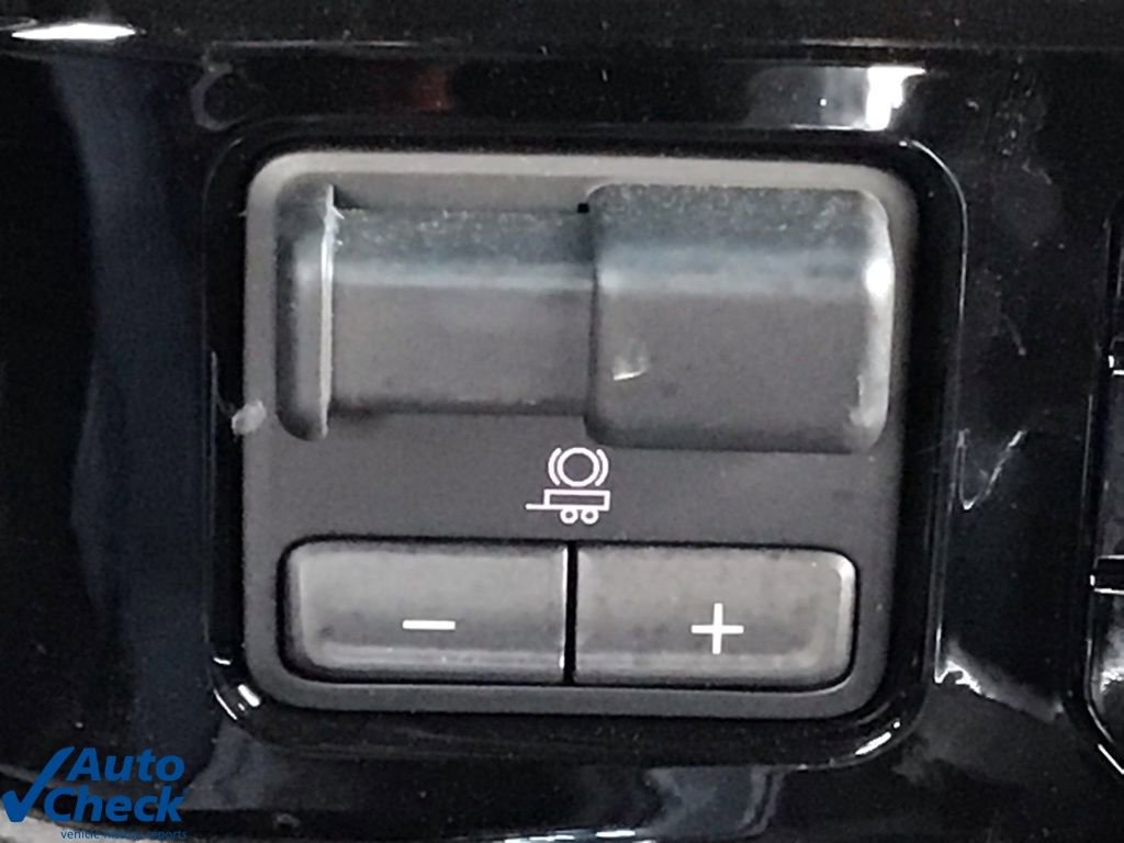 Used 2025 Chevrolet Silverado 2500 LTZ w/ LTZ Convenience Package image 32