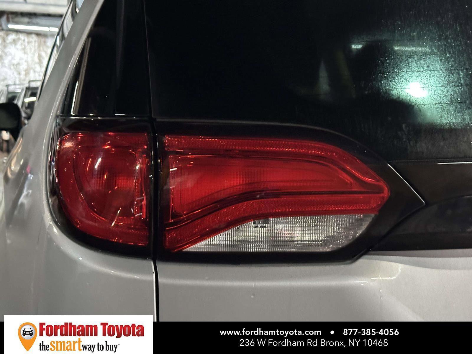 Used 2024 Chrysler Voyager LX image 10