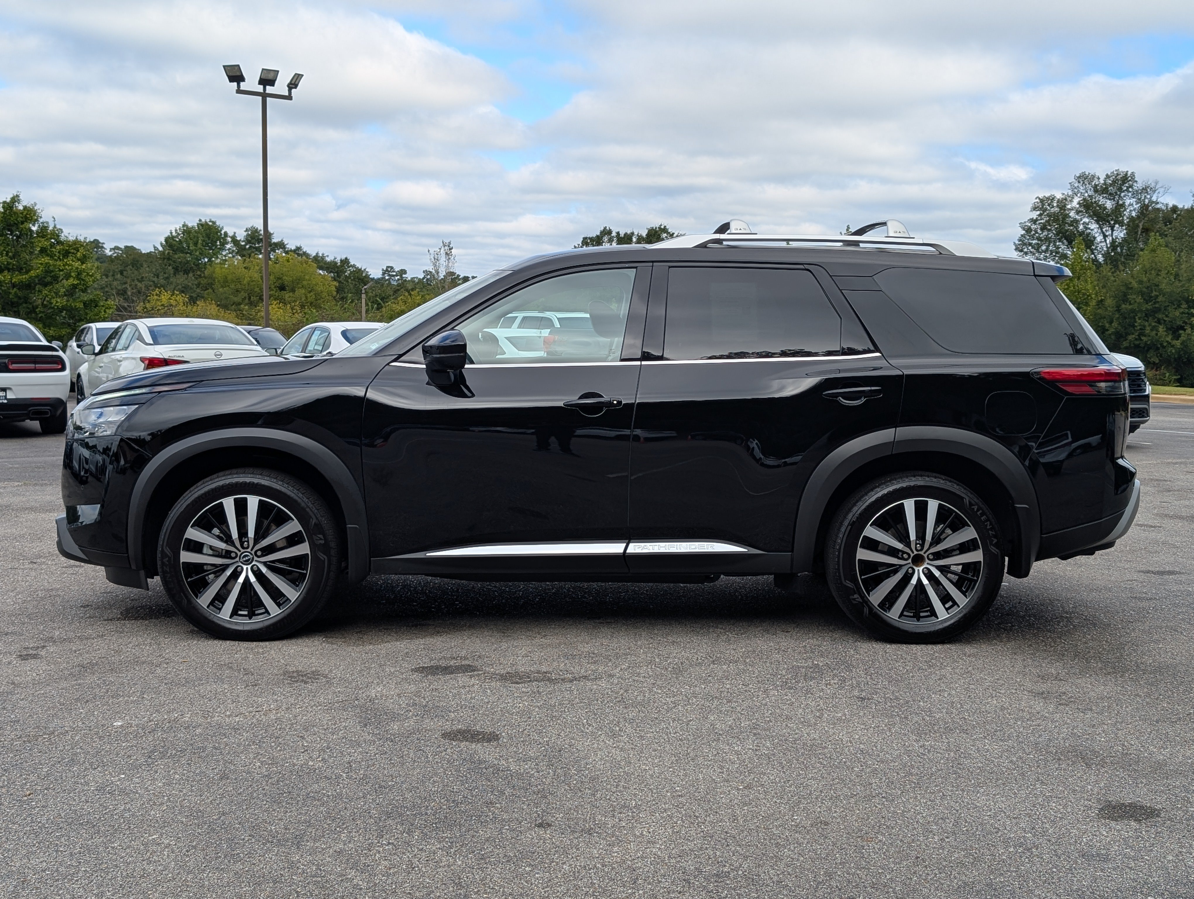 Used 2025 Nissan Pathfinder Platinum w/ Cargo Package FWD image 6