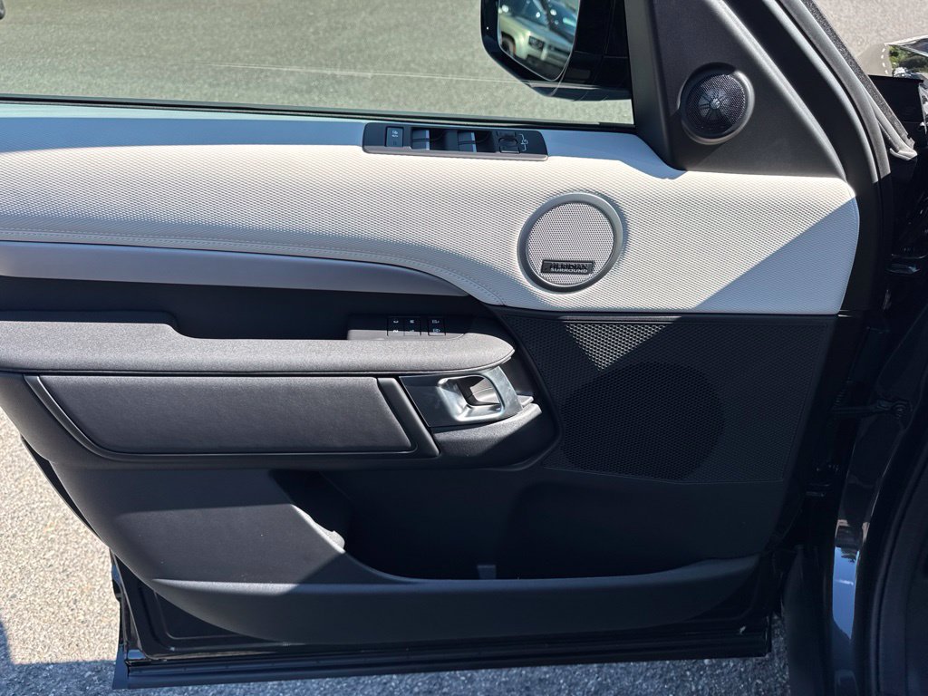 New 2026 Land Rover Discovery Dynamic SE AWD/4WD image 11