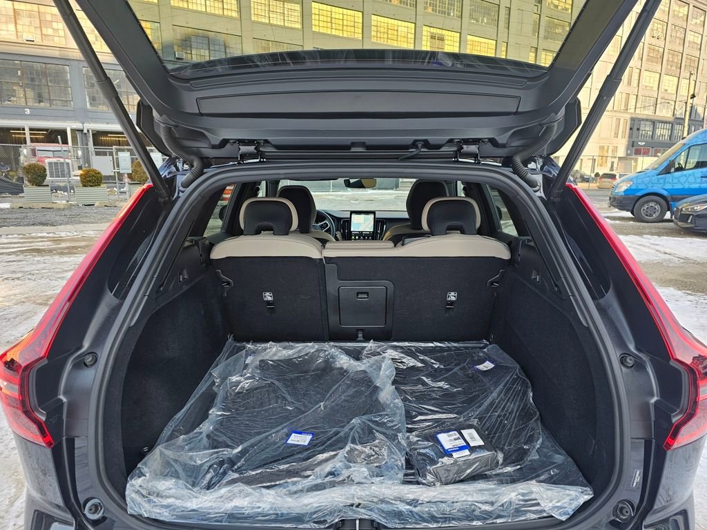 Certified 2026 Volvo XC60 B5 Core w/ Protection Package Premier AWD/4WD image 7
