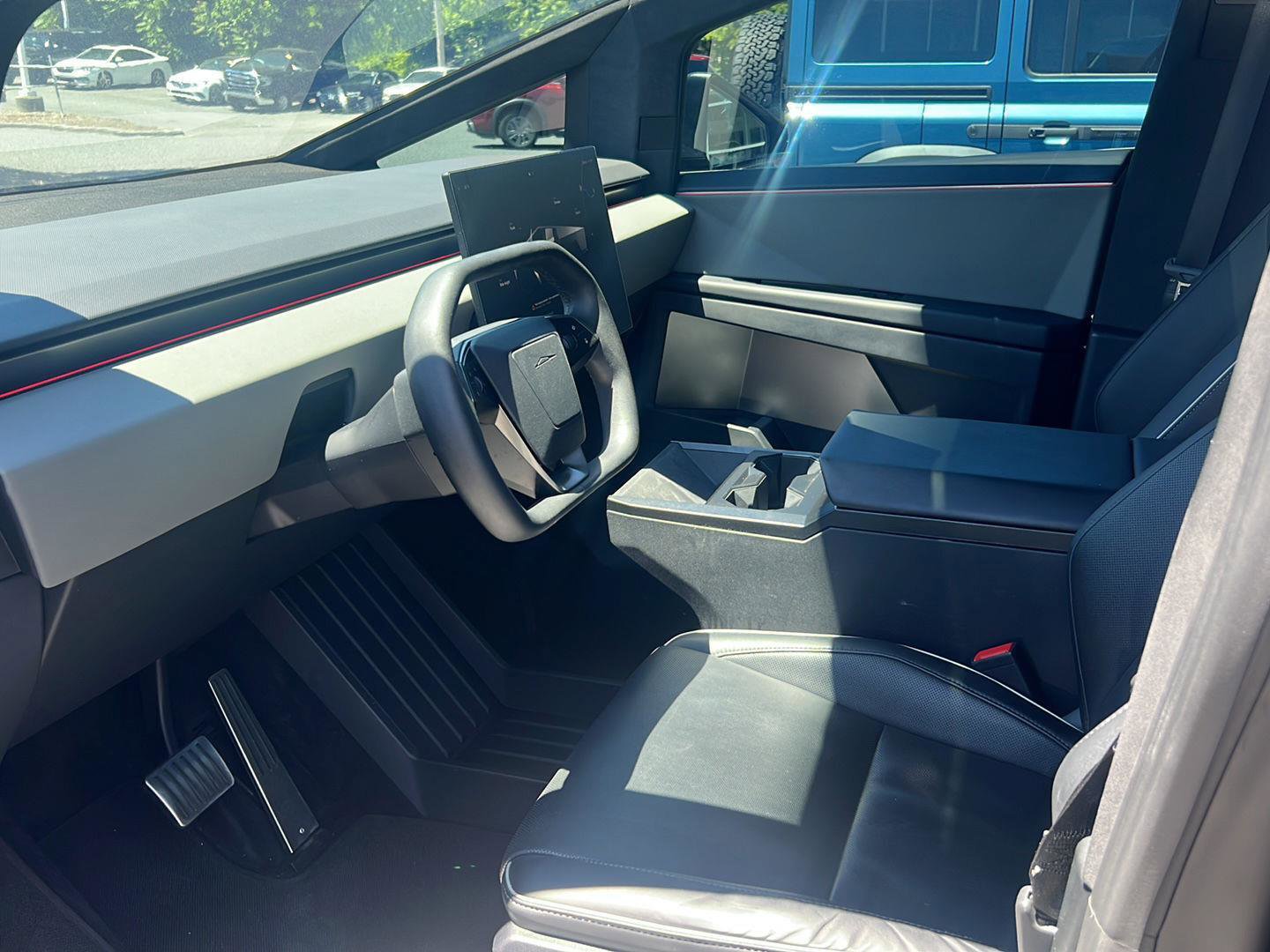 Used 2025 Tesla Cybertruck AWD Crew Cab image 9