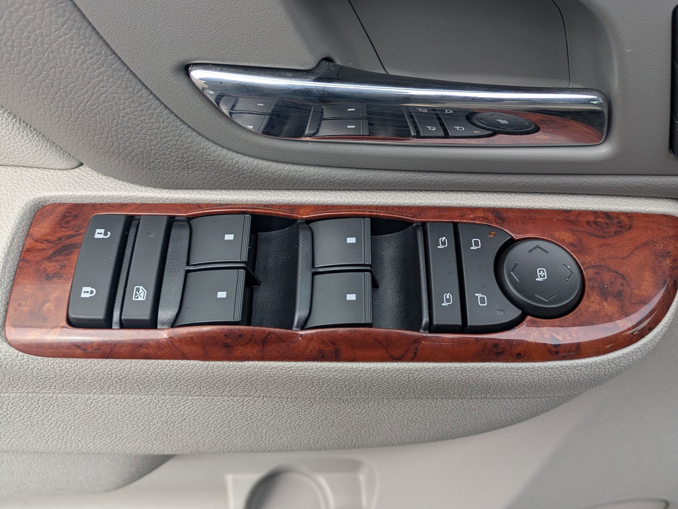 Used 2013 Chevrolet Tahoe LTZ image 19