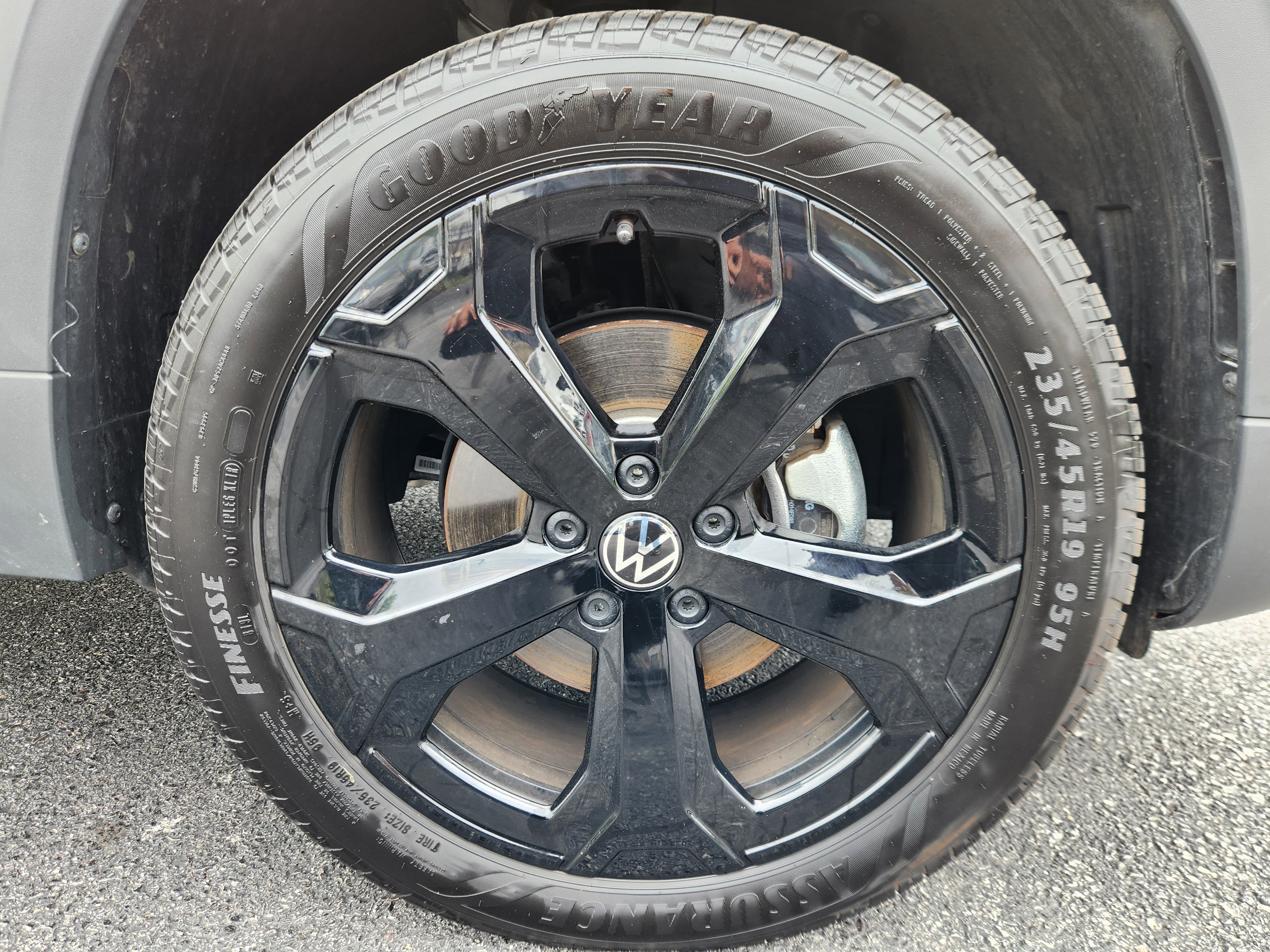 Certified 2025 Volkswagen Taos SEL w/ Black Wheel Plus Package AWD/4WD image 21