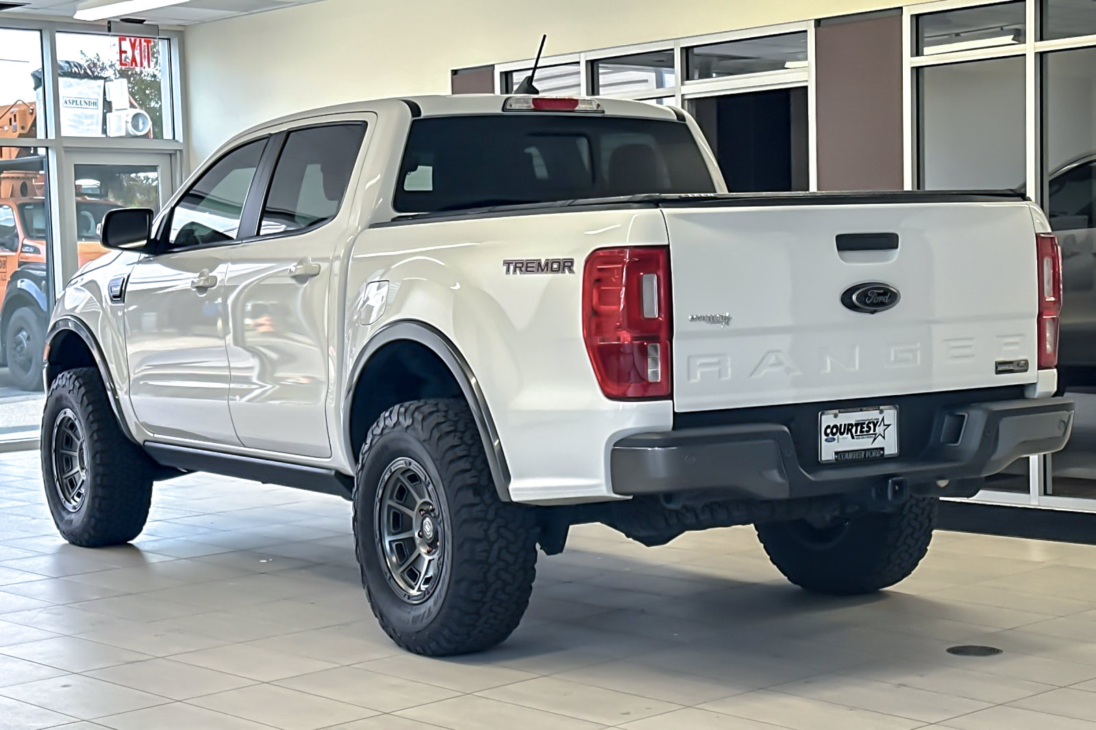 Used 2023 Ford Ranger Lariat w/ Tremor Off-Road Package AWD/4WD image 6