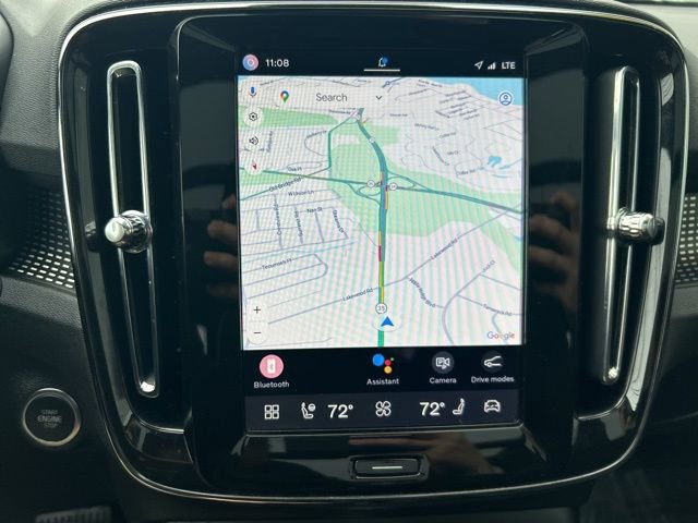 Certified 2025 Volvo XC40 B5 Plus AWD/4WD image 21