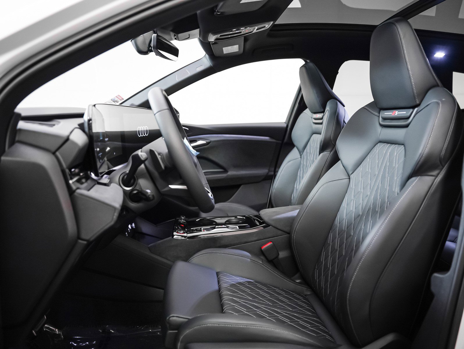 New 2025 Audi SQ6 e-tron Premium Plus image 8