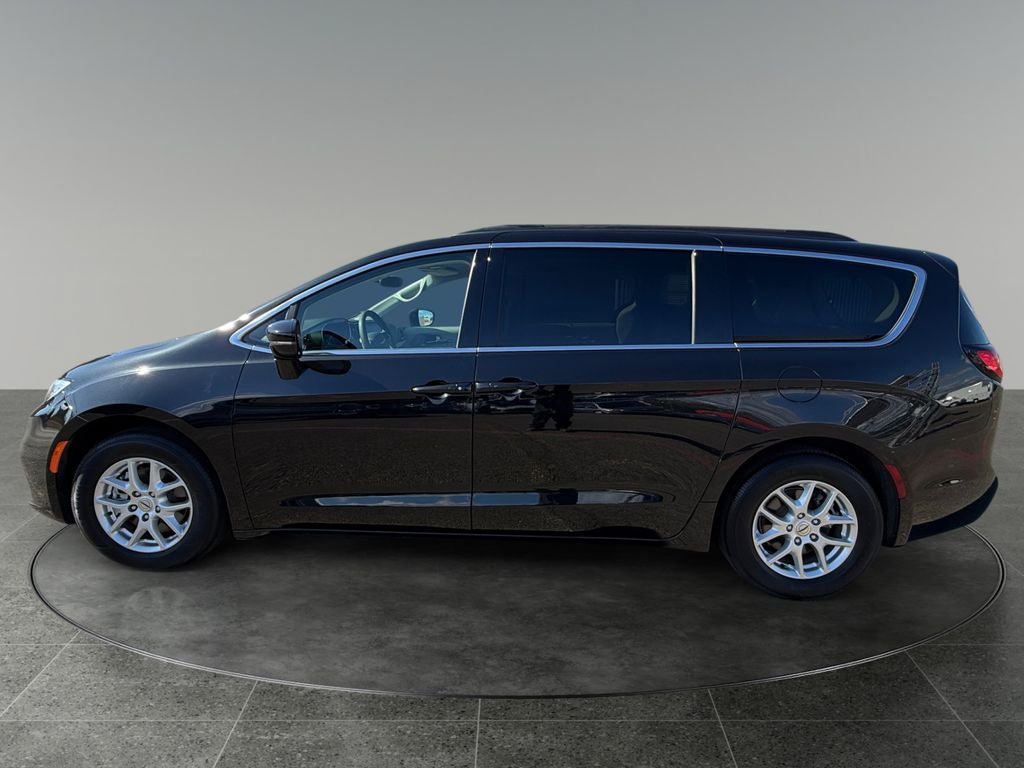 Used 2022 Chrysler Pacifica Touring-L FWD image 5